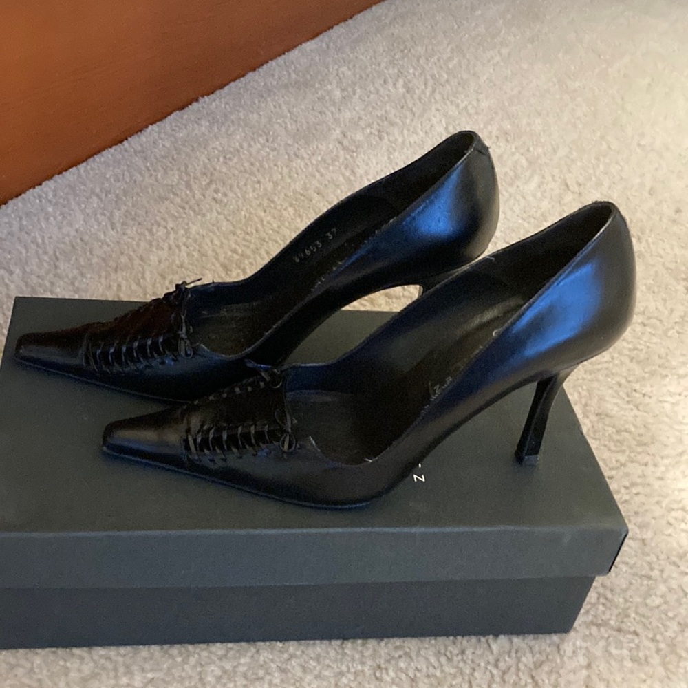 Pura Lopez black leather shoes size 7/37